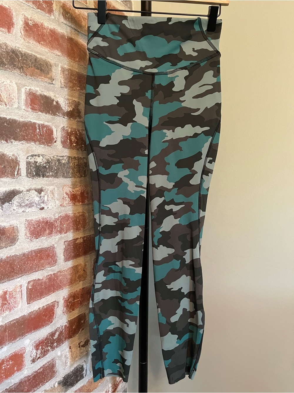 Lululemon Base Pace High-Rise Running Tight 25" | size 4